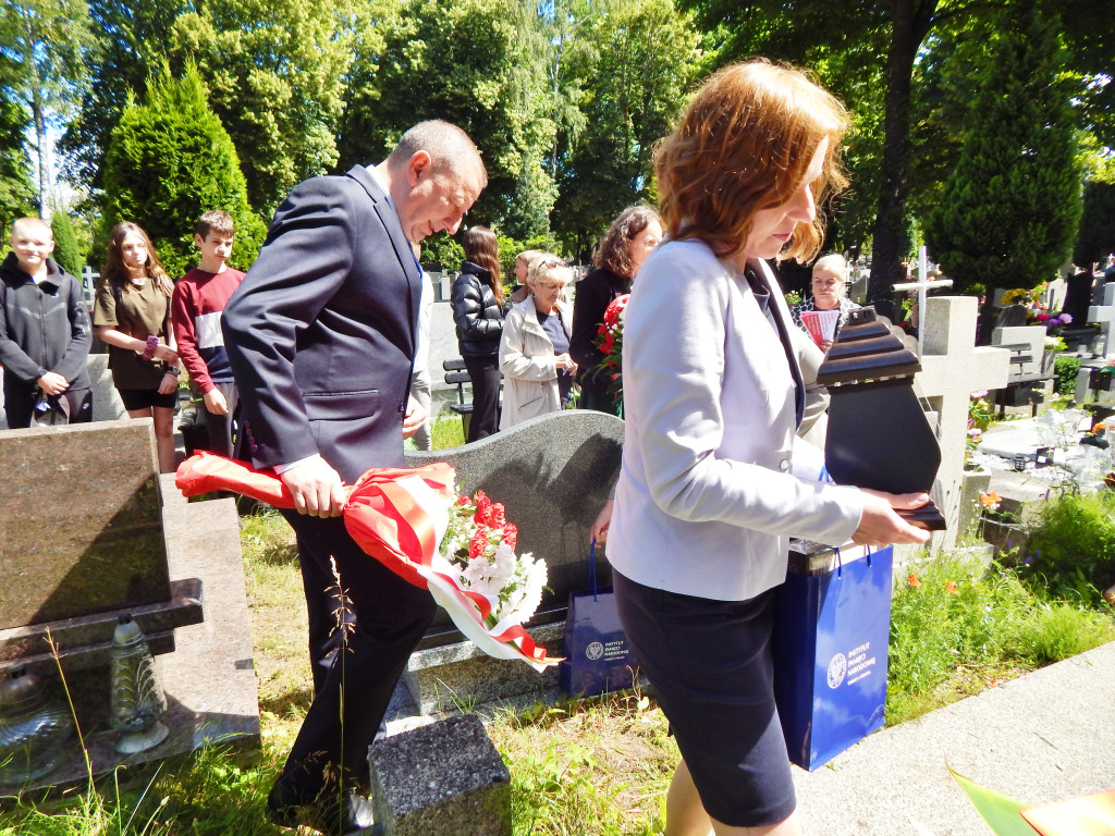 Młodzieżowa Rada Miasta zajmie się grobem weterana