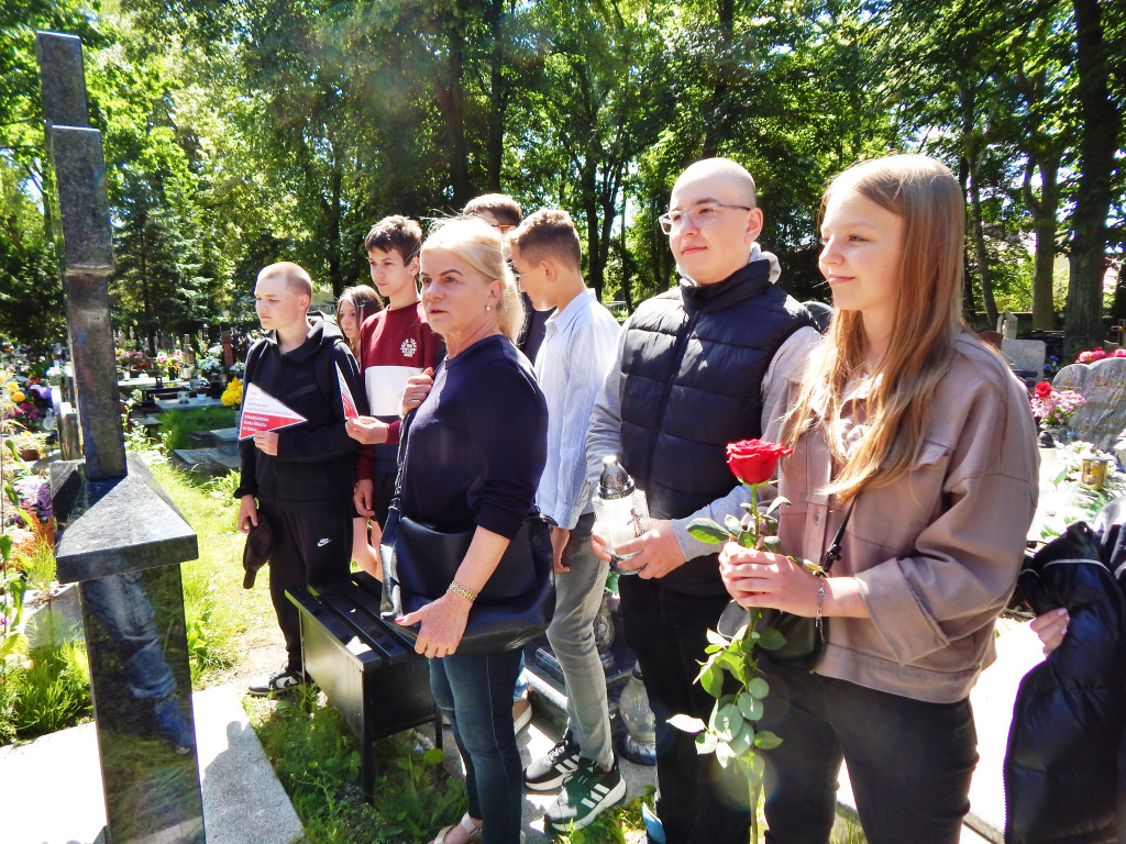 Młodzieżowa Rada Miasta zajmie się grobem weterana