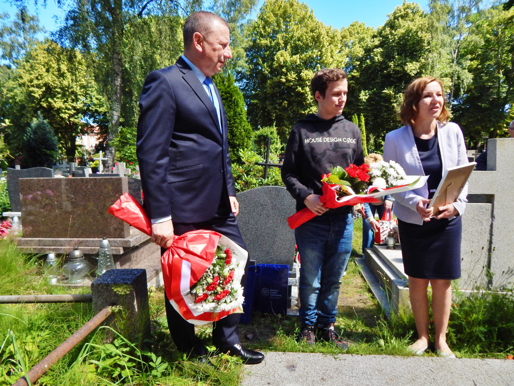 Młodzieżowa Rada Miasta zajmie się grobem weterana