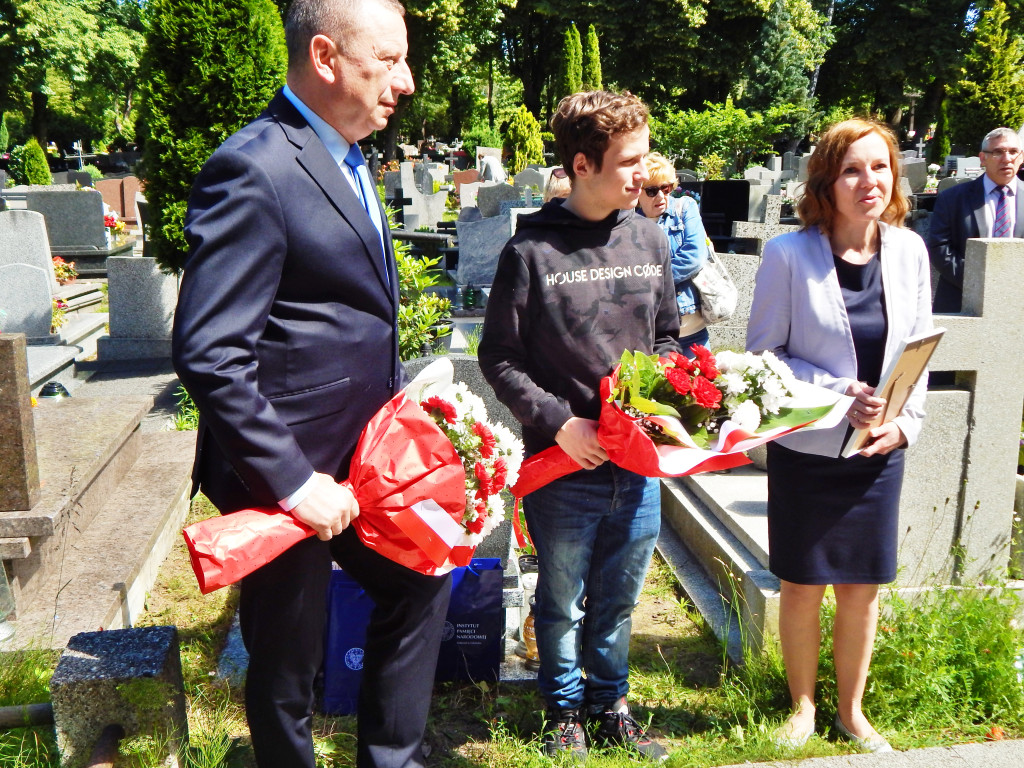 Młodzieżowa Rada Miasta zajmie się grobem weterana