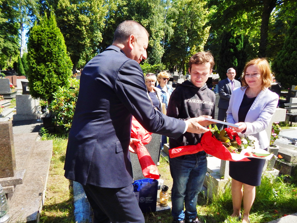 Młodzieżowa Rada Miasta zajmie się grobem weterana