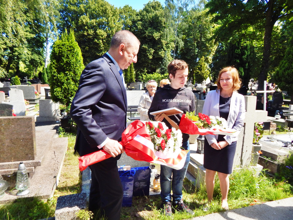 Młodzieżowa Rada Miasta zajmie się grobem weterana