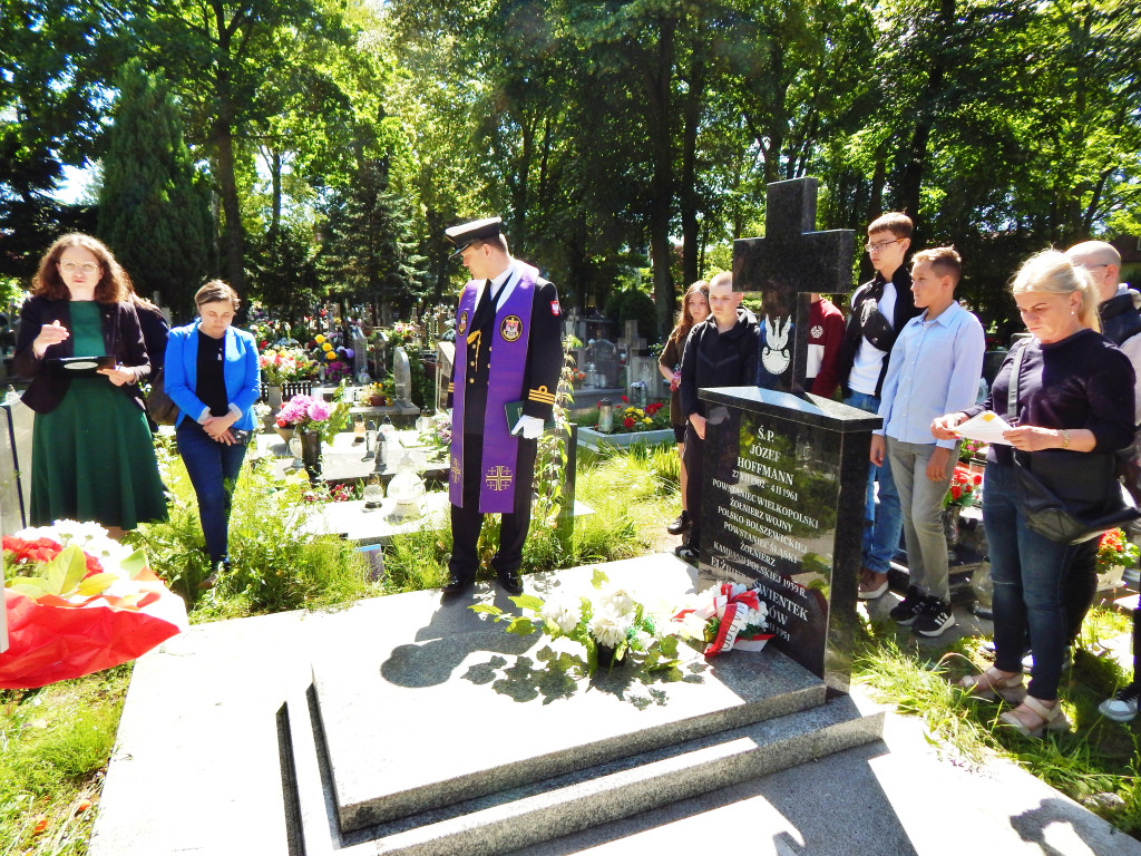 Młodzieżowa Rada Miasta zajmie się grobem weterana