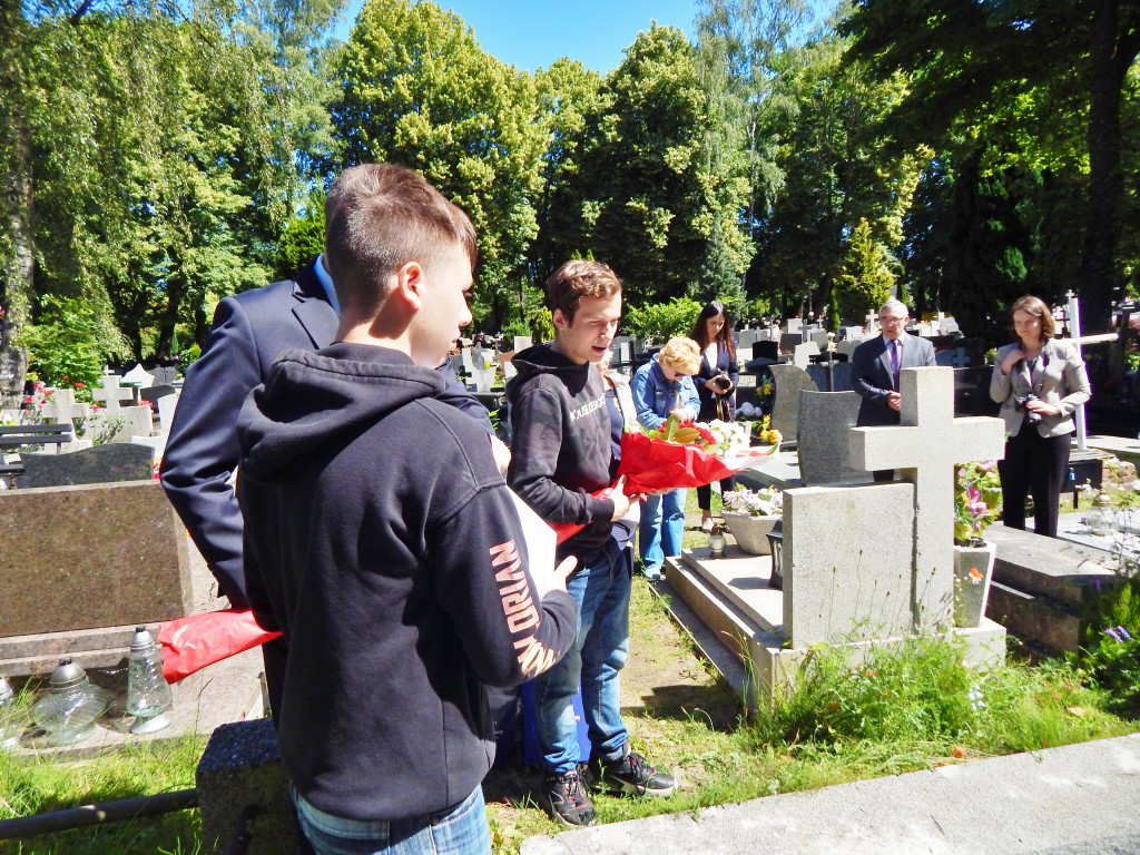 Młodzieżowa Rada Miasta zajmie się grobem weterana