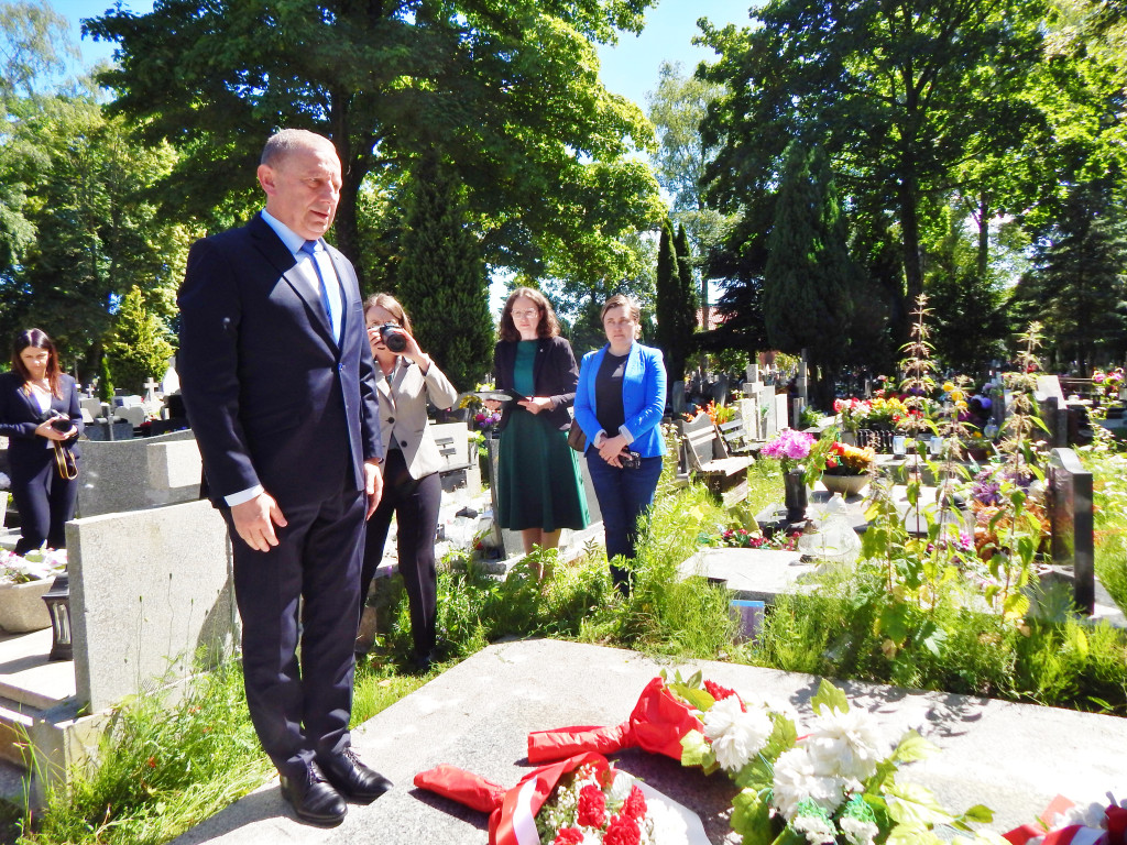 Młodzieżowa Rada Miasta zajmie się grobem weterana