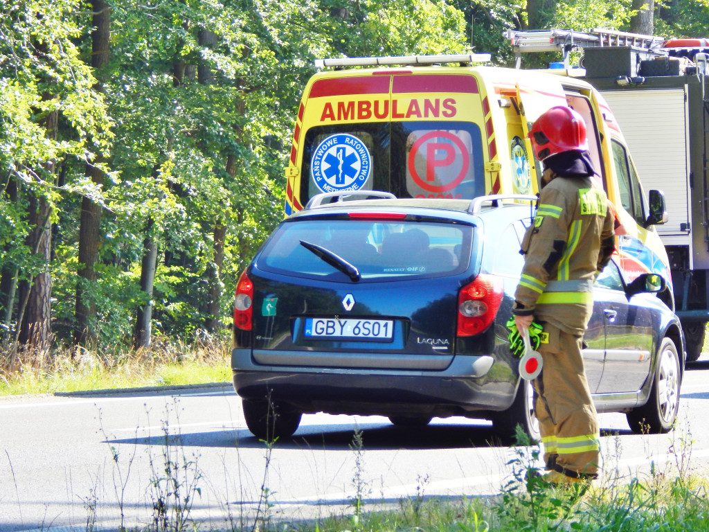 Zderzenie trzech aut na DK-21! [FOTO]