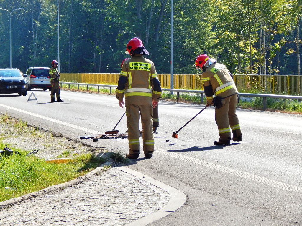 Zderzenie trzech aut na DK-21! [FOTO]