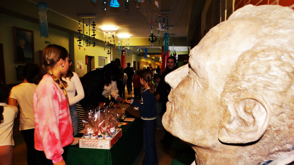 Ruszył charytatywny jarmark w Jedynce [FOTO]