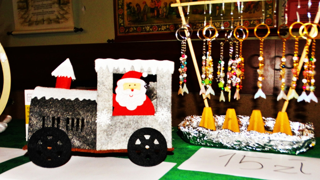 Ruszył charytatywny jarmark w Jedynce [FOTO]