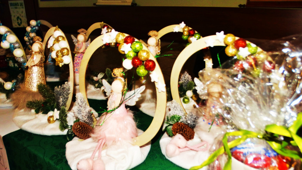 Ruszył charytatywny jarmark w Jedynce [FOTO]