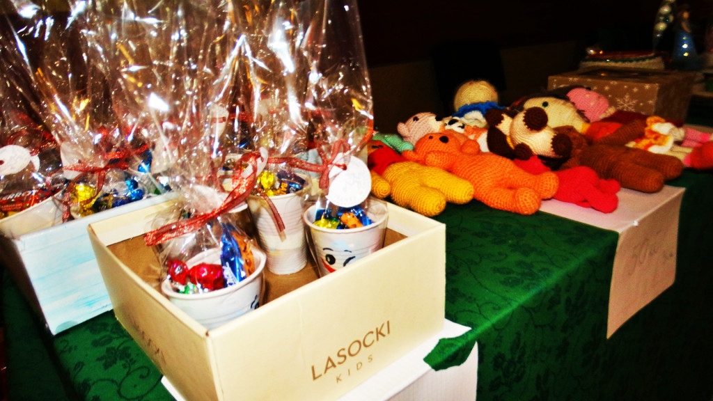 Ruszył charytatywny jarmark w Jedynce [FOTO]