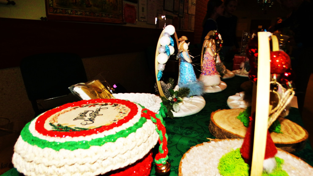 Ruszył charytatywny jarmark w Jedynce [FOTO]