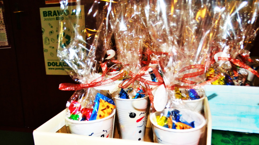 Ruszył charytatywny jarmark w Jedynce [FOTO]