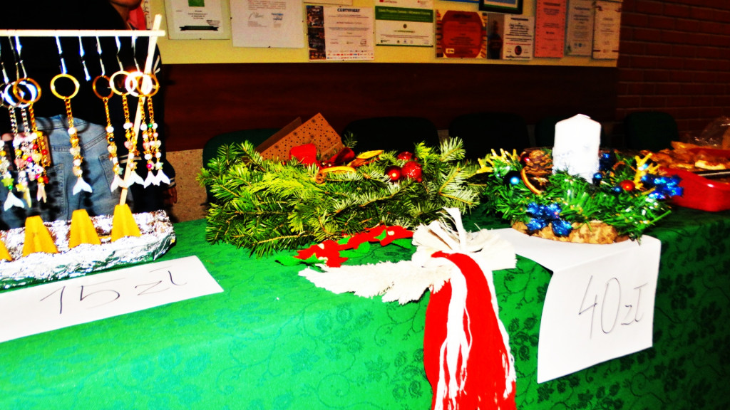 Ruszył charytatywny jarmark w Jedynce [FOTO]