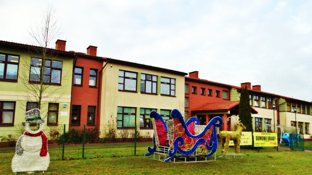 Ruszył charytatywny jarmark w Jedynce [FOTO]