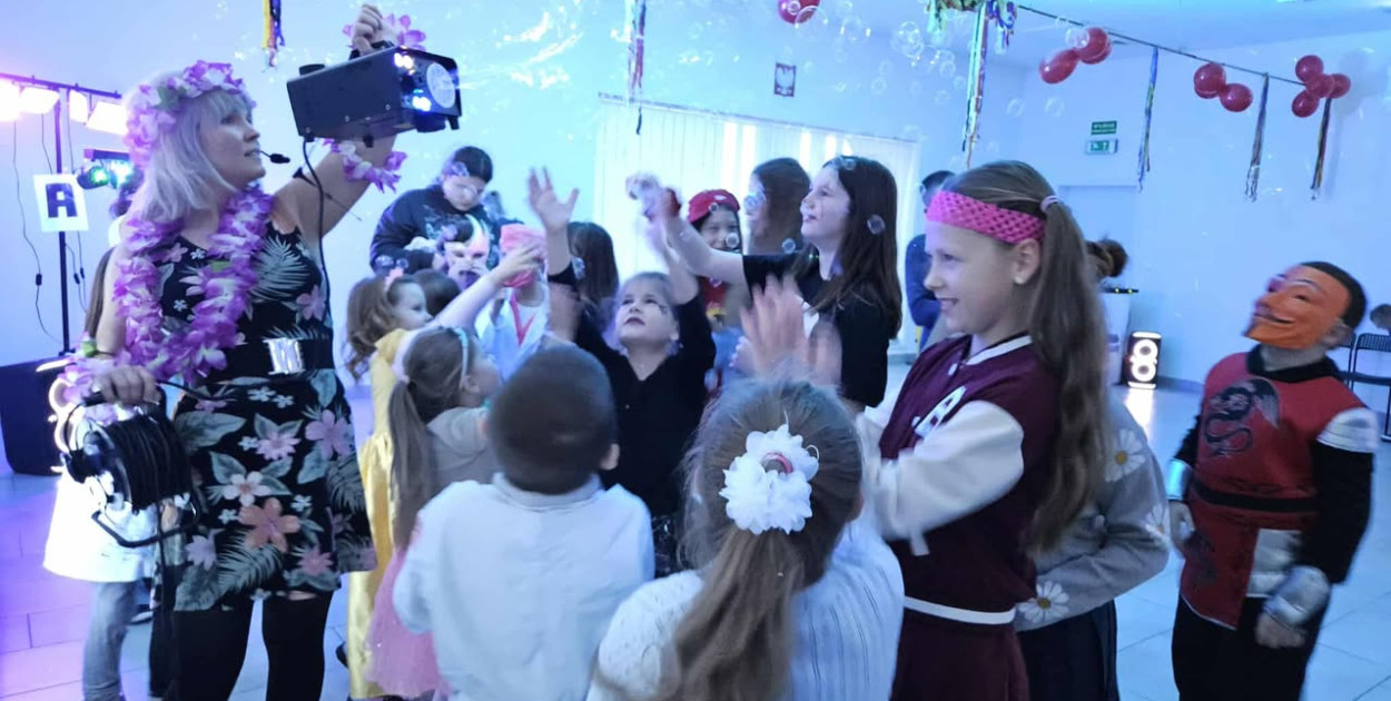 Ferie na wesoło! Hawajski karnawał w Bobrownikach