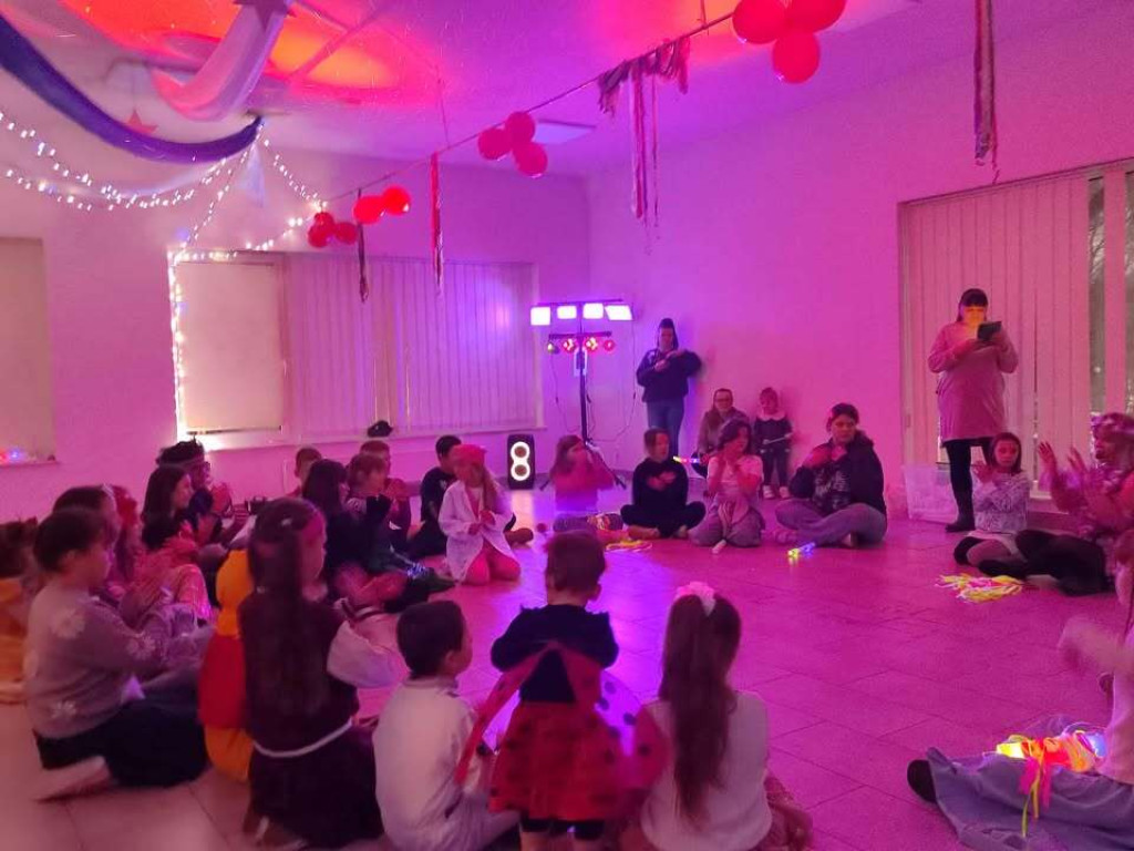 Ferie na wesoło! Hawajski karnawał w Bobrownikach