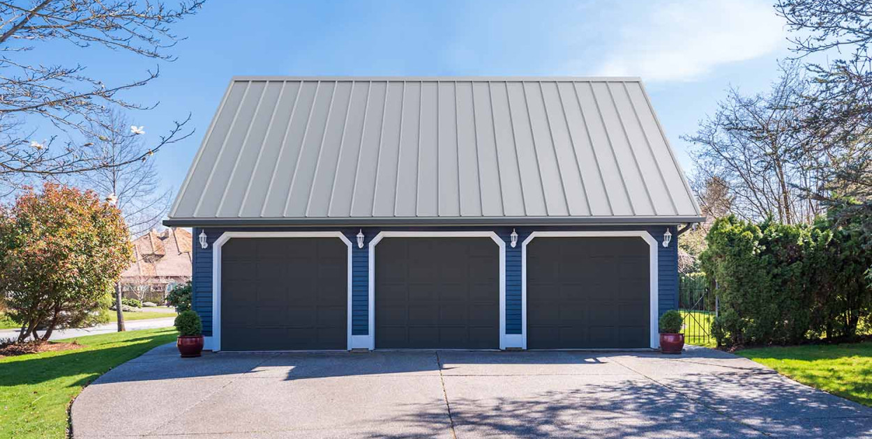 Krok po kroku – jak powstaje blacha trapezowa i jakie czynniki kształtują jej cenę