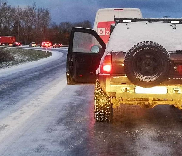 SZKLANKA NA DROGACH! Drogówka apeluje o ostrożność!-5848