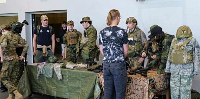 Piknik z Mechanikiem. Nowoczesna prezentacja szkolnictwa i świetna zabawa!-7969
