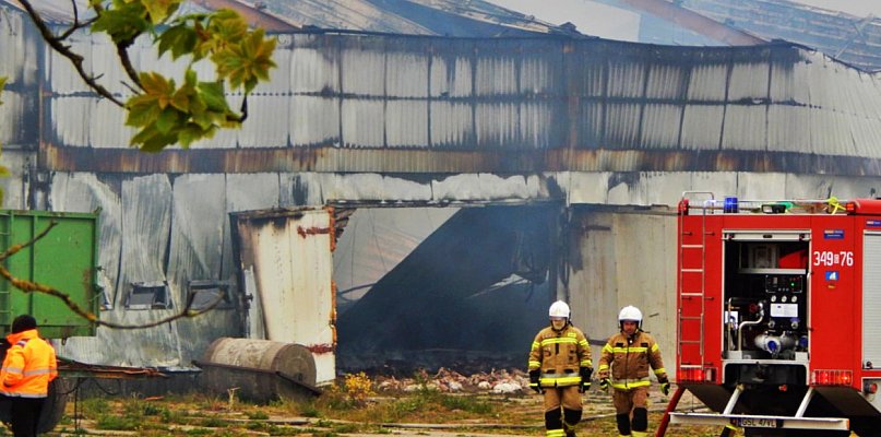 POŻAR KURNIKA w Objeździe. Na miejscu pracuje 10 zastępów straży! - 7990