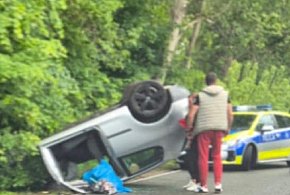 Dachowanie pod Słupskiem. Policja apeluje o ostrożność-8258