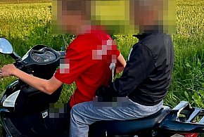 14-latek wiózł na skuterze 11-latka. Bez kasków, uprawnień i wyobraźni-8446
