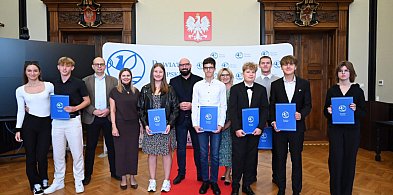 Najzdolniejsi uczniowie nagrodzeni stypendiami Starosty Słupskiego-9124