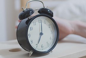 Kiedy cofamy zegarki? Tym razem zimowy czas przyjdzie prędzej-9220