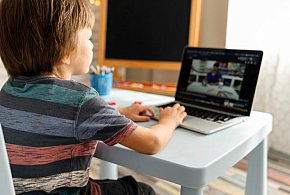 Popularni influencerzy mogą mieć kłopoty. Treści dla dzieci budzą kontrowersje-10116