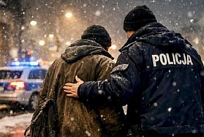 LEŻAŁ w śnieżnej zaspie na działkach. Jeden telefon URATOWAŁ mu życie!-10990