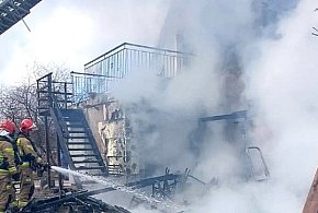Pożar domu w Grąsinie. Z żywiołem walczyło dziewięć zastępów straży!