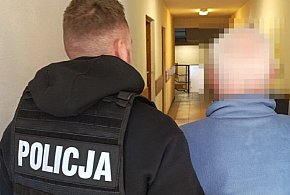 Znalazł portfel z kartami. Zamiast oddać, poszedł na zakupy