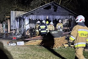 Pożar warsztatu w Ciecholubiu. W akcji sześć zastępów straży pożarnej