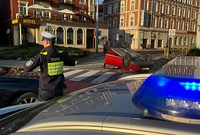 Słupsk: Niebezpieczne dachowanie na Rondzie Solidarności
