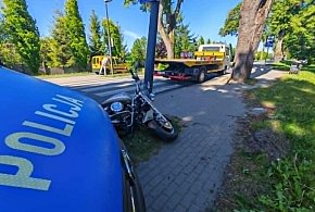 Słupsk: Motocyklista uderzył w tył osobówki! Policja apeluje o ostrożność