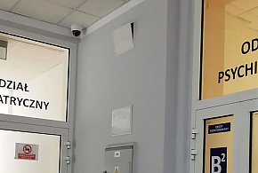Szedł ulicą i nagle zaatakował kobietę. Trafił do obserwację psychiatryczną