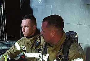 Słupsk: Nocny pożar przy Konarskiego. Pięć osób trafiło do szpitala