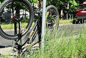 Rowerzysta trafił do szpitala po zderzeniu z osobówką! Policja bada sprawę