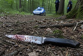 Kępice: Dźgnął żonę nożem. Usłyszał zarzut usiłowania zabójstwa