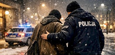 LEŻAŁ w śnieżnej zaspie na działkach. Jeden telefon URATOWAŁ mu życie!-10990