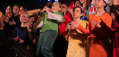 „Bunt lektur” w Siemianicach. Młodzi aktorzy z grupy „Podwórko” zapraszają