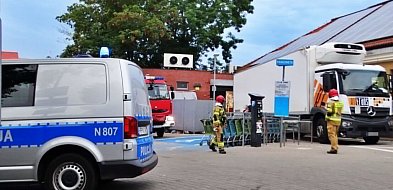 Ustka: Mercedes wjechał w budynek dyskontu. Kierowca ukarany mandatem