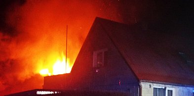 Pożar domu jednorodzinnego w Ustce. Ogień objął dach i poddasze