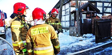 Pożar domu jednorodzinnego w Swołowie. Dwie osoby trafiły do szpitala!