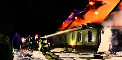 POŻAR DOMU W WYTOWNIE. Ogień objął praktycznie cały budynek