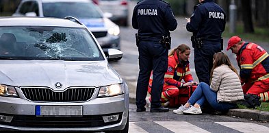 Potrącenie 18-latki na pasach. Policja zatrzymała prawo jazdy kierowcy