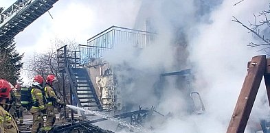 Pożar domu w Grąsinie. Z żywiołem walczyło dziewięć zastępów straży!