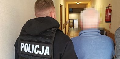 Znalazł portfel z kartami. Zamiast oddać, poszedł na zakupy