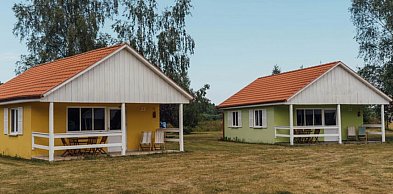 Co zabrać na plażę z dzieckiem? Rodzicielska checklista na spokojny dzień nad morz